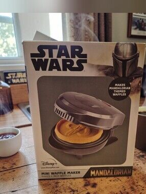 Star Wars The Mandalorian 4" Mini Waffle Maker